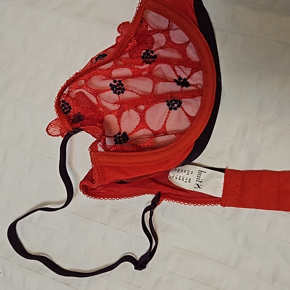 Bra and thong panty set - Picture 4 of 8